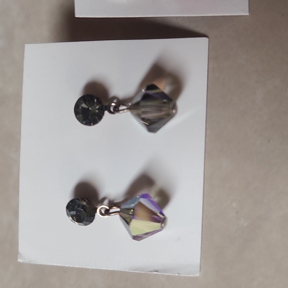 Elegant Red and green clear crystal aurora beads Earrings - Picture 5 of 17